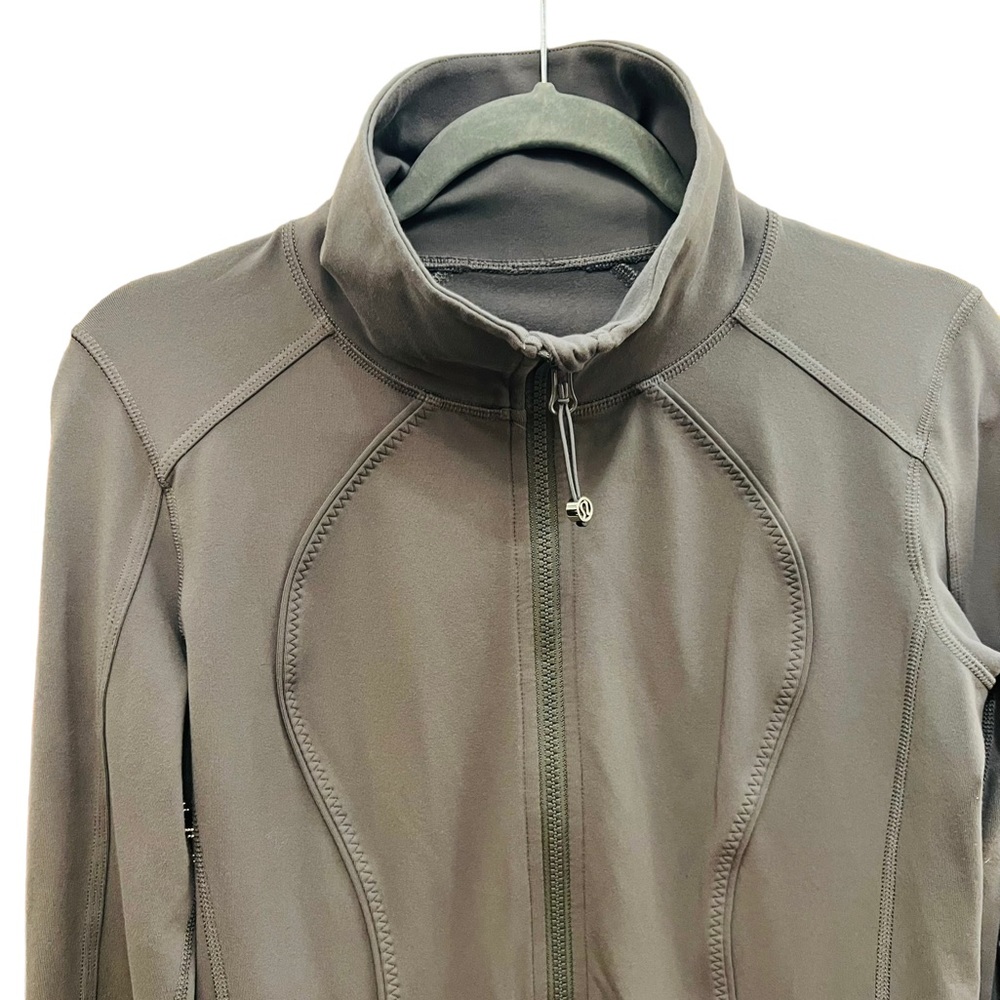 Lululemon Athletica  Jacket Size 8 Zipped Closure Side Pockets Stretchy - Picture 4 of 11